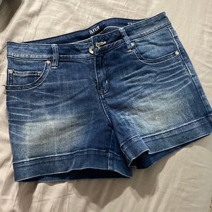 A.N.A Jean shorts